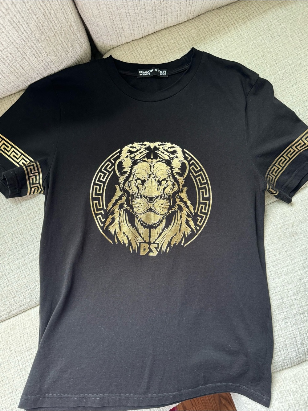 Black Star black T-shirt with Gold Lion Graphic (suitable for S and even M)